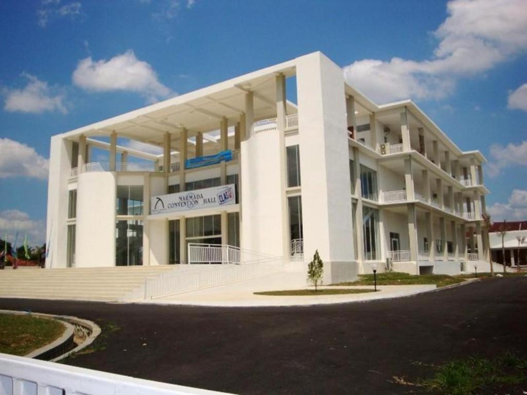 فندق Narmada Convention Hall ماتارام المظهر الخارجي الصورة